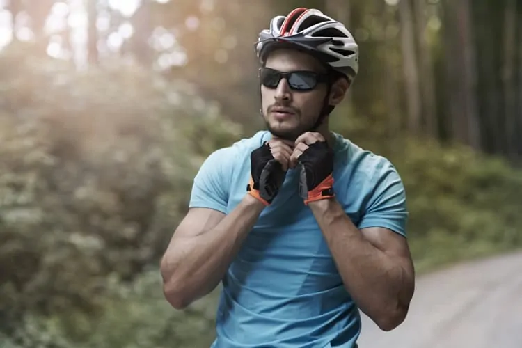 Radfahrer mit optischer Radbrille für bessere Sicht
